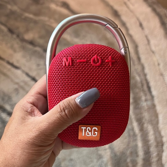 Portable Wireless Speaker in Red - Picture 1 of 3